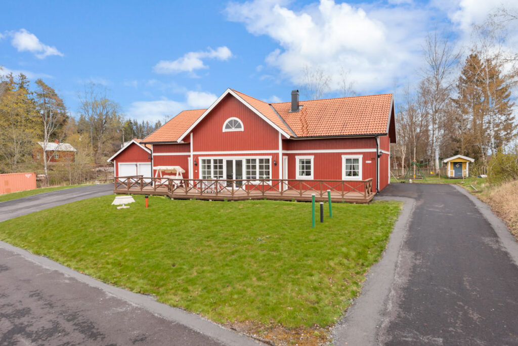 Takrenovering av plåt villa. Olskroken Strömmensberg