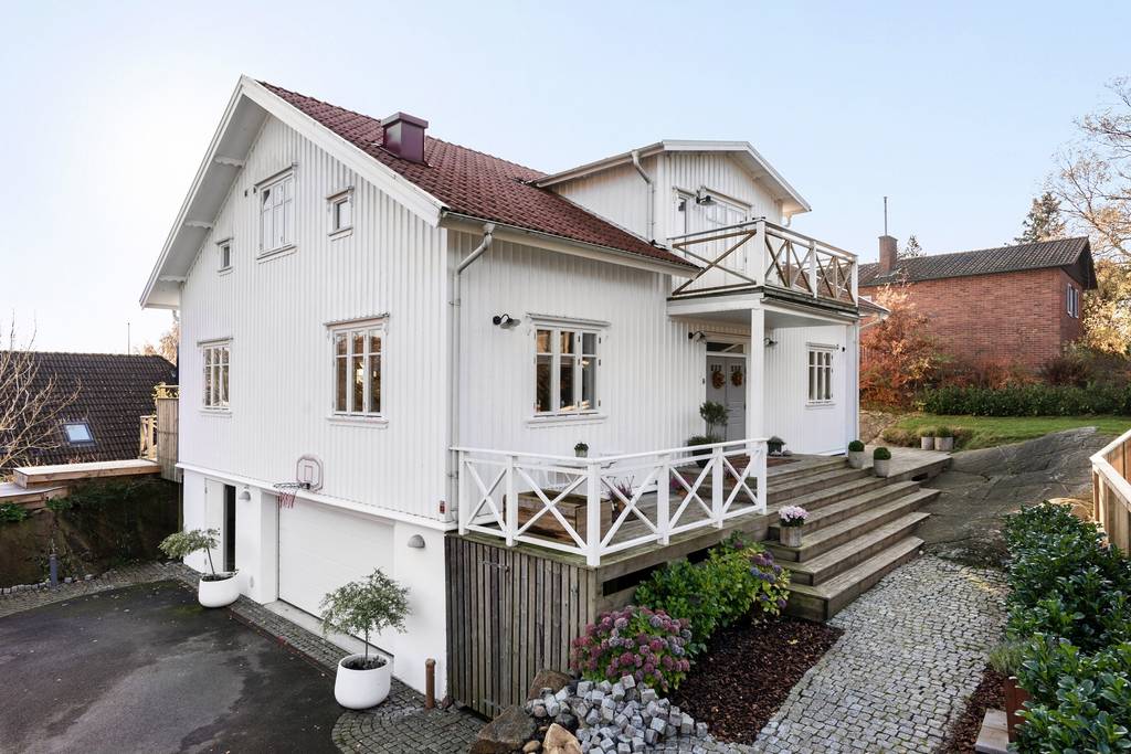 Omläggning tegeltak & Taklyft övervåning villa. Frölunda Göteborg