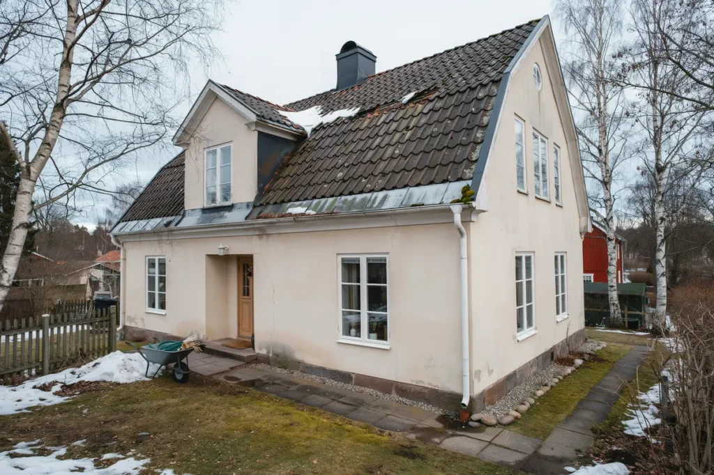 besiktiga taket efter vintern checklista f r att uppt cka skador innan de blir dyra